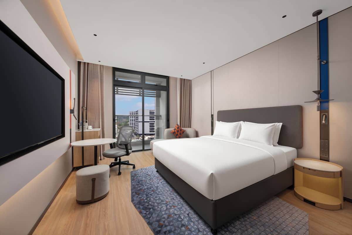 1 King Standard High Floor