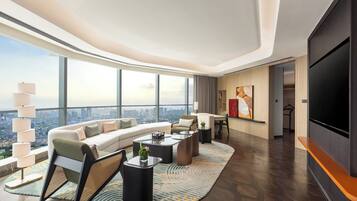 Suite, 1 Twin Bed | Minibar, in-room safe, desk, laptop workspace