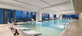 HUALUXE Zhongshan City Center