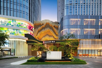 HUALUXE Zhongshan City Center