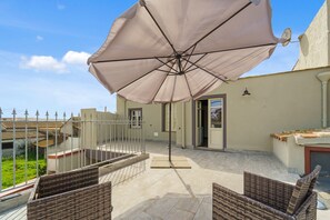 Terrace/patio - Suite 7 Oro with Private Terrace (Assemini)