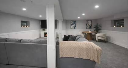 Spacious 4-bedroom house 25 Mins from Downtown