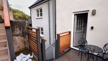 تناول الطعام بالخارج