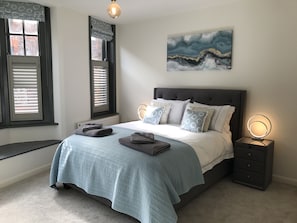 2 chambres, fer et planche à repasser, Wi-Fi, draps fournis