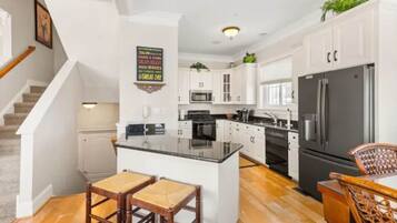 Coffee/tea maker, fridge, microwave, oven