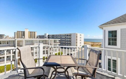 Luxurious 6bd Semi-Private Pool Steps to Beach Bikes Grill