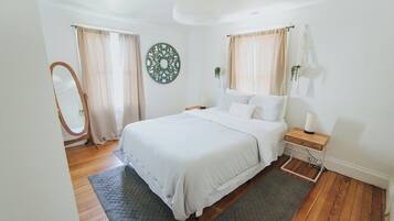 Desk, WiFi, bed sheets