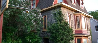 Crews on INN to The Luxury Willow Studio Apt. 1 Block to downtown Huntsville