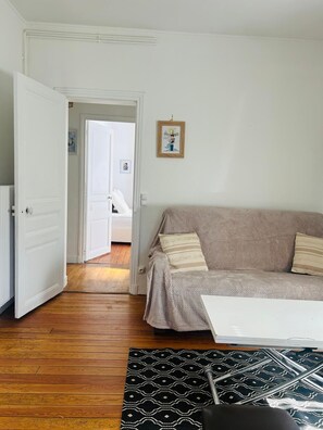 TV - L'Eden 2 steps from Paris (RER C and D) and Orly, in a quiet, ground-floor neighborhood. (Viry-Châtillon)