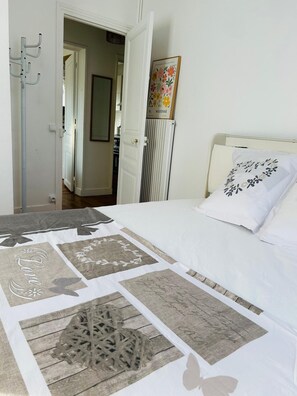 Iron/ironing board, WiFi, bed sheets - L'Eden 2 steps from Paris (RER C and D) and Orly, in a quiet, ground-floor neighborhood. (Viry-Châtillon)