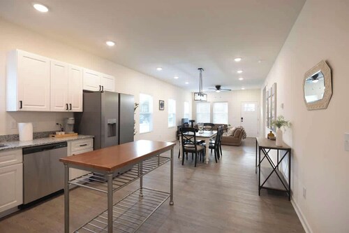 5 Min to Elon | 7 Min to Downtown | Washer + Dryer