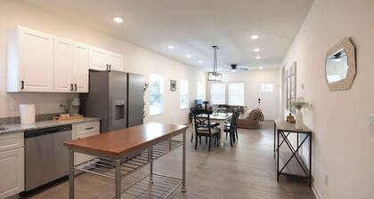 5 Min to Elon | 7 Min to Downtown | Washer + Dryer