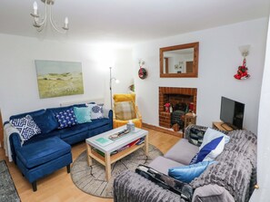 Living area - Tawe Cottage (Swansea)