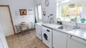 Cookware/dishes/utensils