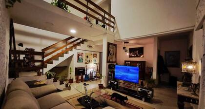 LA HELICE: Artistic and inhabited house, meters from downtown and the sea!!!