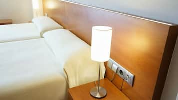 Escritorio, espacio para trabajar con un portátil, wifi gratis