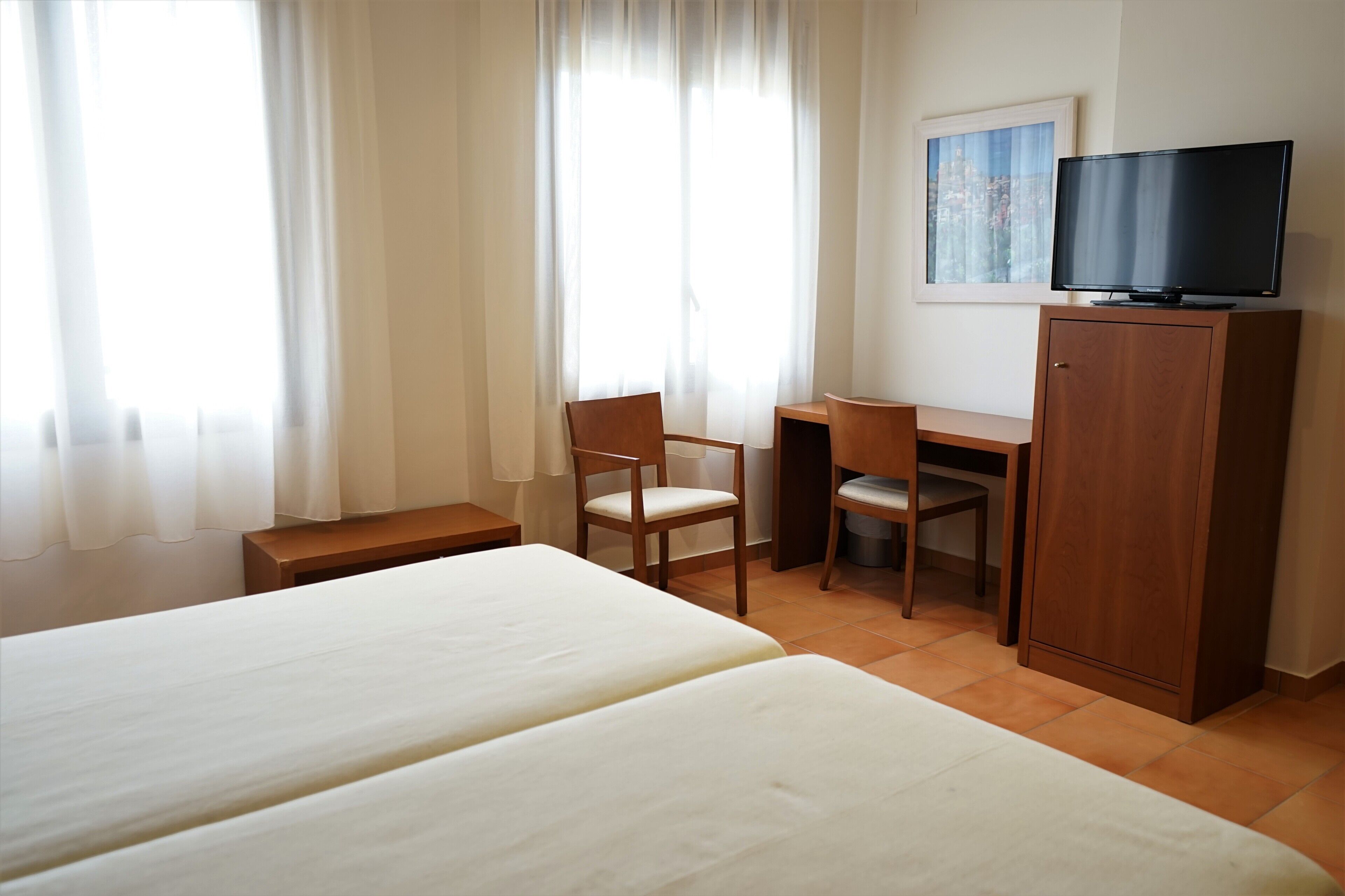 Escritorio, espacio para trabajar con un portátil, wifi gratis