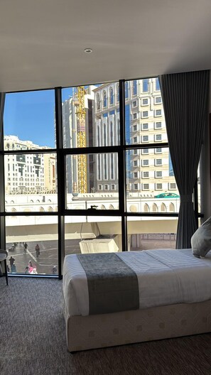 Standard Triple Room, City View | Living area - Funduk Garib Haram (Madinah)