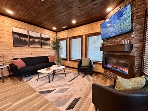 Smart TV, fireplace, video games, table football - Luxe Pigeon Forge Cabin | Golf Sim + Hot Tub (Pigeon Forge)