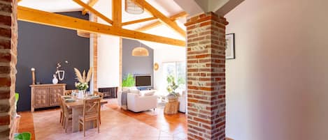House | 4 bedrooms, high-speed internet