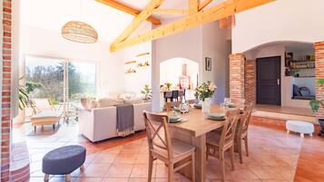 House | 4 bedrooms, Internet