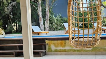 Frokost med lokale retter er inkludert hver dag