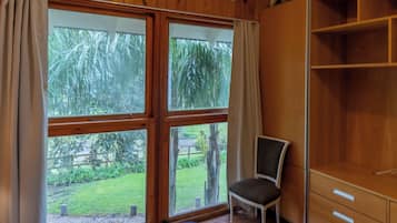 Leilighet – deluxe, 2 soverom, terrasse, bassengutsikt (Pelicano 5) | Sengetøy av topp kvalitet, dundyner, senger med overmadrass og minibar