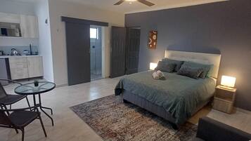 Bügeleisen/Bügelbrett, Internetzugang, Bettwäsche