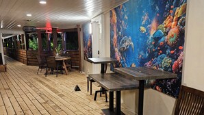 A restaurant with wooden flooring, tables, chairs, and a large mural of an underwater scene on the wall. - 102 Classic Double Room in waterfront hotel in Singer Island, FL (Riviera Beach)