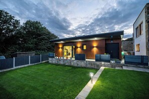 Exterior - The Luxury Shed (Huddersfield)