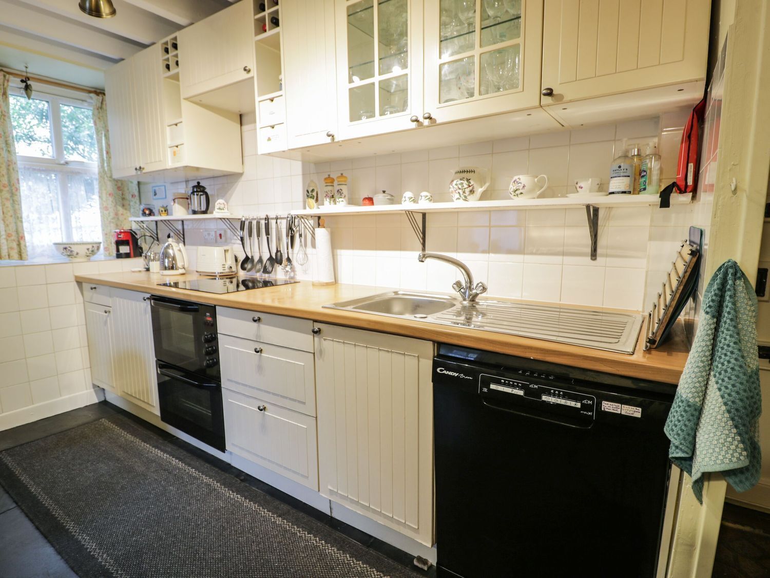 Dishwasher, cookware/dishes/utensils