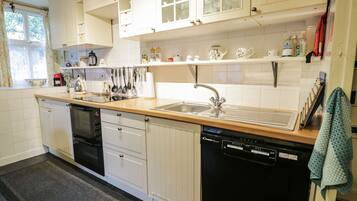 Dishwasher, cookware/dishes/utensils