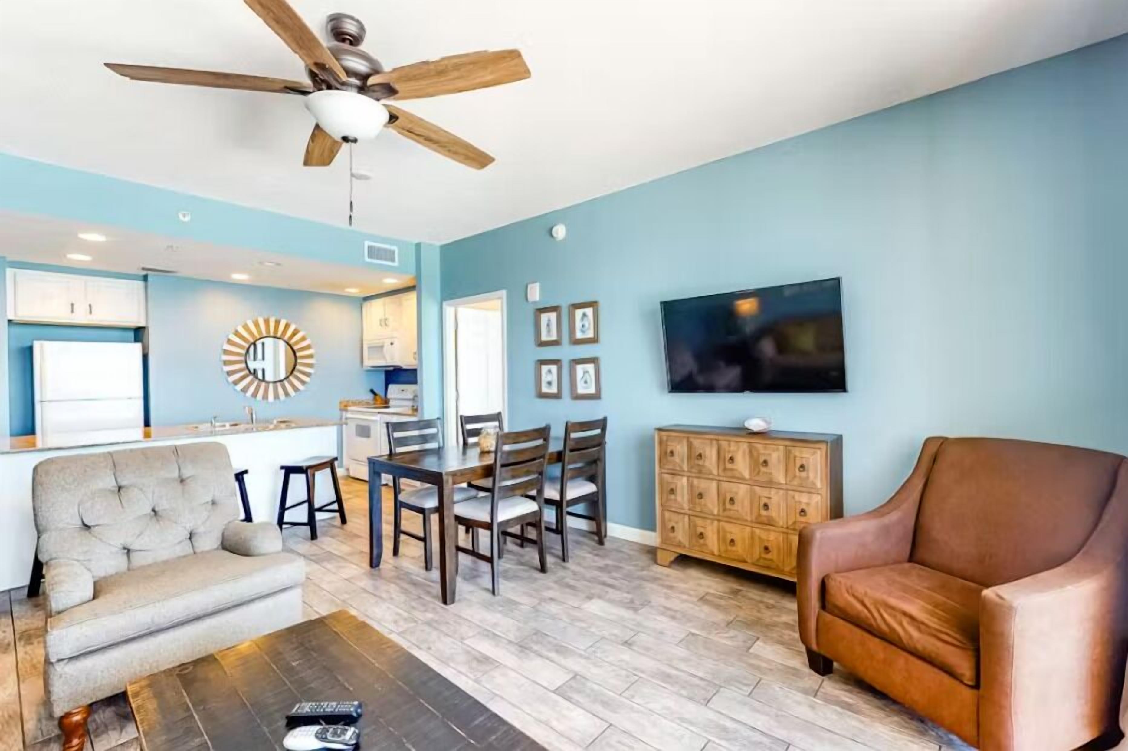 Condo, 1 King Bed with Sofa bed (Sterling Reef 505) | Living area