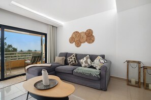 TV - Apartment 'Marina Mar' with Shared Pool, Wi-Fi and Air Conditioning (Vilamoura)