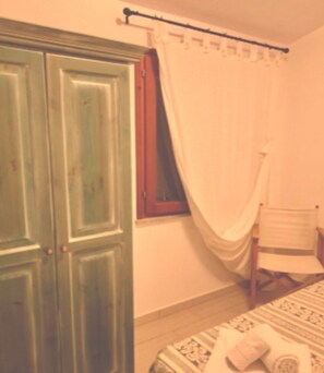 2 bedrooms, bed sheets