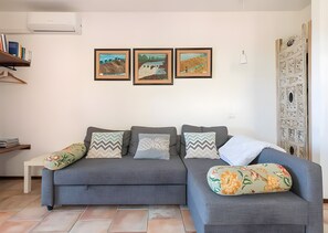 TV - Apartment 'La Luna Sulla Duna' with Sea View, Private Terrace and Air Conditioning (Porto Pino)