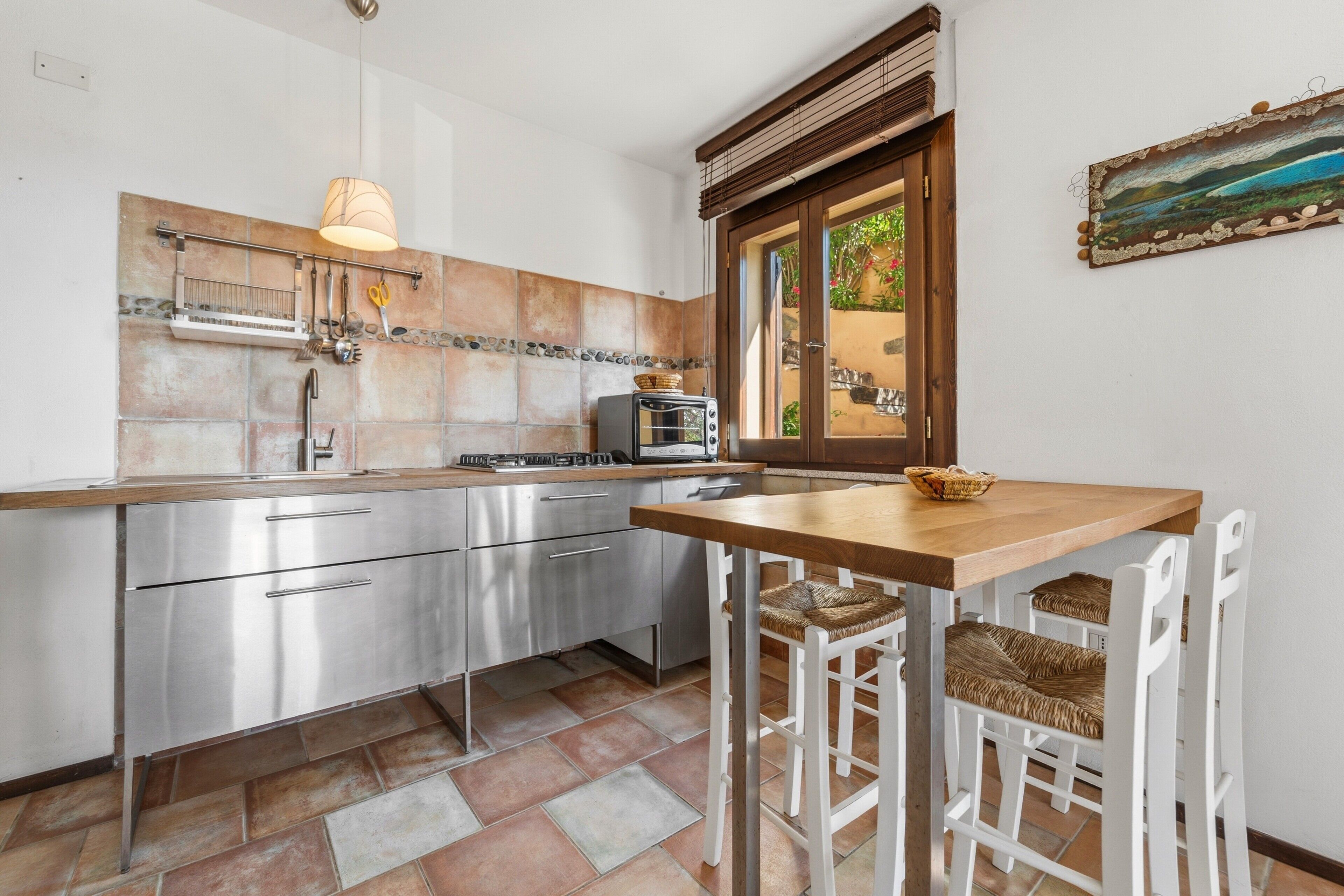 Frigorifero, piano cottura, macchina per tè/caffè, bollitore elettrico