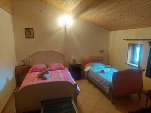 Room - Vrbo Property (Glatigny)