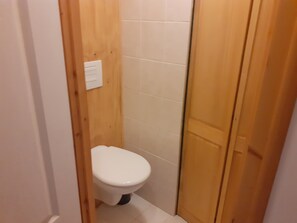 Shower, towels, soap, toilet paper - Bed and breakfast (Glatigny)
