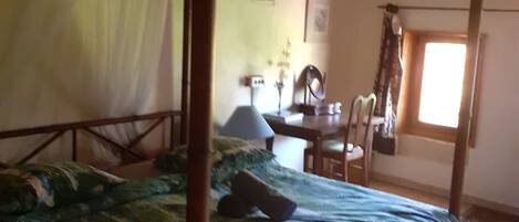 Acesso à internet, roupa de cama