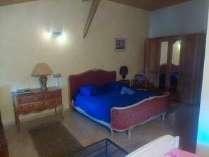 Room - Vrbo Property (Glatigny)