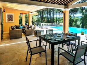 Outdoor dining - CASA-Aimee villa spacieuse avec piscine à Vidauban (Vidauban)