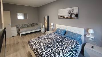 1 slaapkamer, een bureau, een strijkplank/strijkijzer, gratis wifi