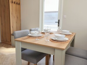 Dining - The Oaks 2 Bedrooms (Northwich)