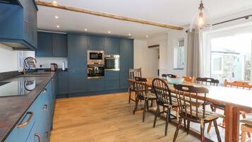 Opvaskemaskine, køkkentøj/tallerkener/redskaber