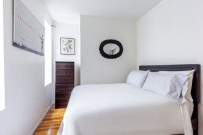 Iron/ironing board, WiFi, bed sheets