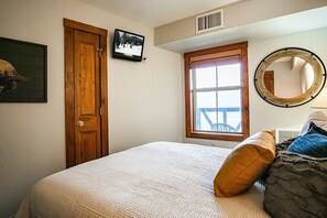 Apartment, 1 Queen-Bett und Schlafsofa, Poolzugang, Bergblick (1 Br: Rimfire 323) | 1 Schlafzimmer, individuell dekoriert, individuell eingerichtet