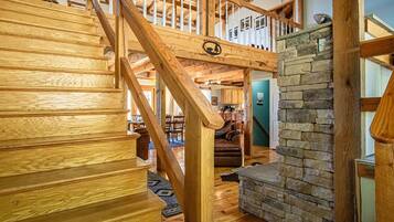 House, Multiple Beds, Pool Access, Mountain View (8 Br: South Westridge 047) | Interior