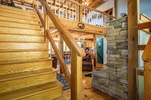 Casa, várias camas, acesso à piscina, vista para a montanha (8 Br: South Westridge 047) | Parte interna