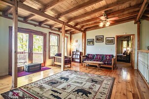 Casa, várias camas, acesso à piscina, vista para a montanha (8 Br: South Westridge 047) | Parte interna